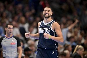 表现很不错!克莱半场11中6拿到15分5助 三分8中3&正负值+24