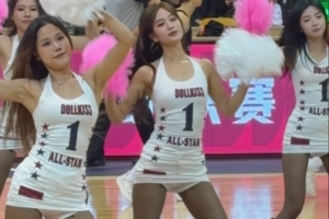 风姿绰约！媒体人分享广东女篮主场啦啦队精彩表演