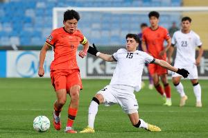 徐彬：戴队长袖标踢比赛挺感动，第二场赢了后一下鼻子就酸了