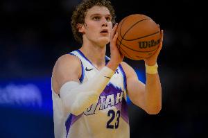 张佳玮：爵士距离最完美的摆烂球队 就差送走马尔卡宁了