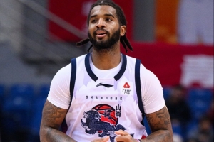 内线大杀器!克里斯12中7&罚球11中9砍23分7板4助 第三节各种冲击