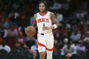 百步穿杨！戴维森追身三分一箭穿心 帮助火箭继续迫近比分