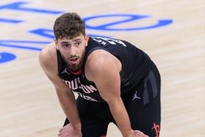 有点软！申京15中7拿到14+13+5 零罚球+出现5次失误&正负值-15