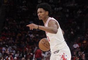 面对高强度防守办法不多！阿门16中4仅得13+9 连续4场20+中断