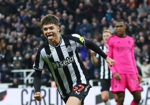 邮报:英格兰队球探频繁考察纽卡19岁右后卫麦利,他还能踢中场