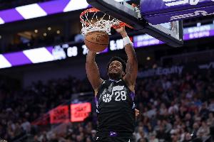 生涯之夜空砍！森萨博22中15轰下43分5板2助2断