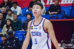 变态准！郑昊燃首节7投6中&三分6中5 狂轰17分&正负值+8