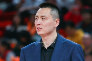 卢伟：全队调整了心态 怀特塞德一直任劳任怨 几名外援表现也很好