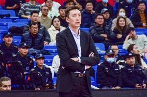 媒体人:易立在征战北京客场期间组织全队聚餐 团建提升了凝聚力