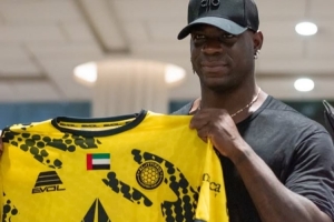 伊蒂法克主席:我们在德转网站上搜索自由球员,并联系了巴洛特利