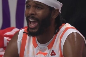 双外援齐发挥！亨特17中12砍28+6+6 贾尔斯16中10轰23+10+4