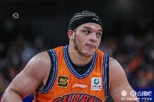 予取予求！洛夫顿半场替补6分钟6中5贡献14分 三分3中3