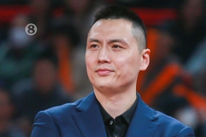 卢伟更衣室演讲:大家做得非常好 记住这种心态 保持这种团结