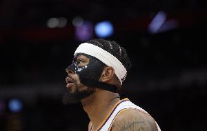 难度五颗星!古德温顶着防守底线漂移出手 皮球空心入网