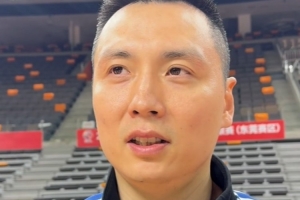 卢伟：洛夫顿有背伤可能轮休 适当增加轮转 希望其他人能多分担