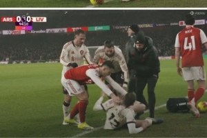 基恩质疑马丁内利！赖特：你在针对他，他根本没看到布拉德利扭伤