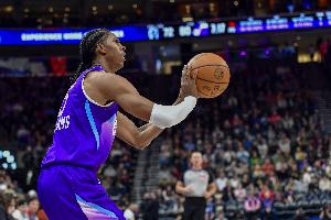 状态不错！科迪·威廉姆斯首节8分钟5中4拿到9分 三分1中1