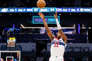 第三节10分助队追分！米德尔顿14中7&三分7中3拿17分3板5助