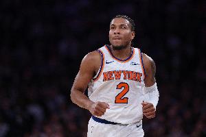 手感不佳!麦克布莱德14中4拿到10分6板 三分8中2