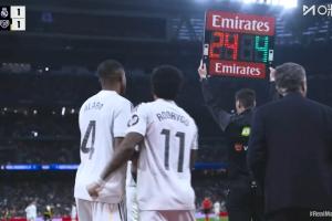 首发中卫都被换下！阿拉巴换下赫伊森，罗德里戈换下居莱尔