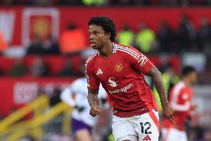 镜报：多尔古受伤后曼联最后时刻叫停马拉西亚租借，球员很愤怒