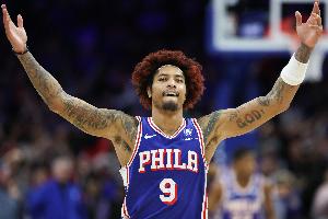 稳定发挥！乌布雷13中6拿到15分3板2助1断 上半场13分