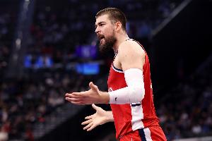 差劲!祖巴茨成为防守黑洞 全场拿到8分9板&正负值-11