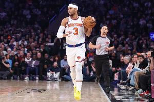 望无大碍！哈特有些扭伤 被换下后一瘸一拐走回更衣室