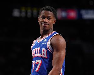 球进灯亮！埃奇库姆持球单打 对抗防守高难度出手压哨命中