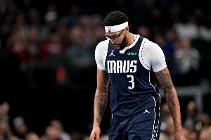 名记：现实就是浓眉价值极低 独行侠得到的签都不值钱 只为清空间