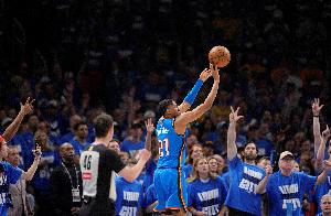 攻防俱佳！维金斯14中7拿到20分4板6助 防守给力完成5次抢断