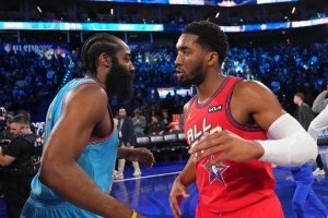 米切尔：哈登能给我和球队带来提升 我们目标一致&都渴望夺冠