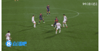 可惜没进！奥古斯托左脚精彩大力远射，皮球击中横梁