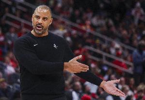 乌度卡：从未见过我们如此吝啬拼抢地板球 必须拾回以前坚持的事