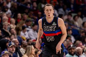 只投三分！邓肯·罗宾逊三分15中6得到21分1板3助 罚球3中3