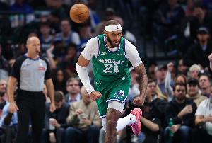 基德：加福德身体状态更好了 我们在想办法让他更多参与到进攻