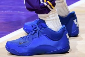 又一双大学PE！詹姆斯今日上脚肯塔基大学LeBron 23 PE