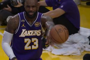 吓人啊!詹姆斯关键发球竟然失误了 埃奇库姆三分真进啊!!