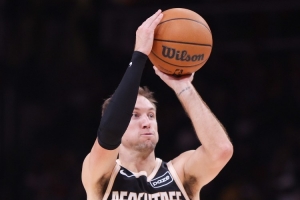 媒体人：肯纳德是真射手 他在东契奇和詹姆斯身边会有战斗力加持