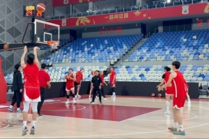 中国女篮抵达合肥赛区 短暂休整后前往场馆进行踩场训练