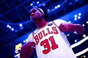 可圈可点！艾维公牛首秀12中5拿到13分4板6助3断 三分5中3