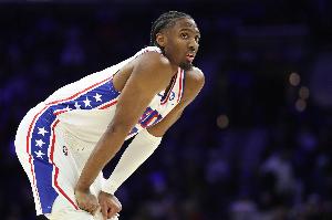 开场就没有进攻状态！马克西22中11空砍26分13助4断 三分9中1