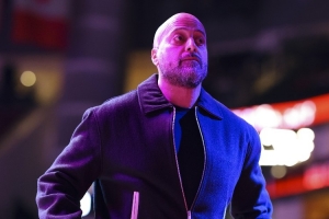 斯通:不觉得现在买断市场上有大鱼 我们关注的球员还没被买断