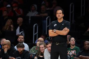 斯波：队员拼尽了全力 我们不追求精神胜利吸取教训变得更强