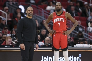 静雨：37岁杜兰特仍不知如何正确地主导比赛 申京越来越不像自己