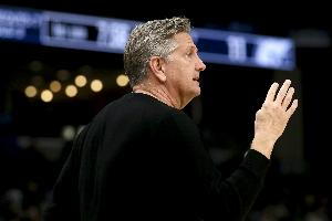 下半场45-63分！芬奇：我们领先后就开始松懈了 这状态肉眼可见