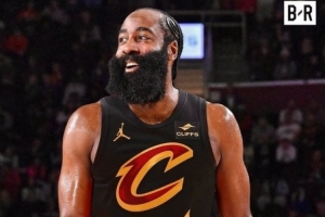 哈登生涯各队首秀数据一栏：骑士23+8 火箭37+12 篮网32+12+14