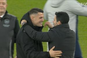 喜笑颜开！阿森纳3-0桑德兰赛后，扎卡与阿尔特塔亲切热聊