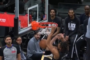 论身体素质我比你强！克拉克斯顿突然转身突 暴力隔扣武克切维奇