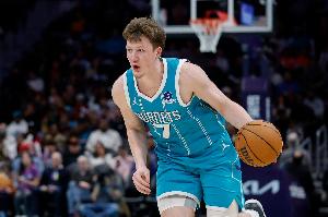 还有大心脏！4号秀克尼佩尔关键三分 全场6记三分砍下23分8板4助